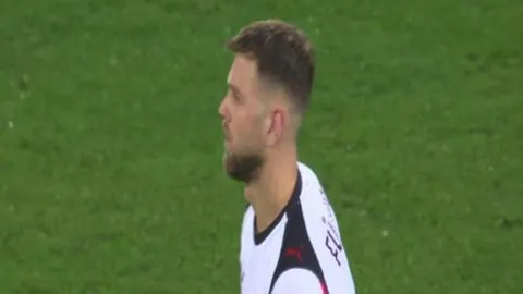 “男篮领袖姚明引争议，姚易组合缺席恐暗示球队跌落？”